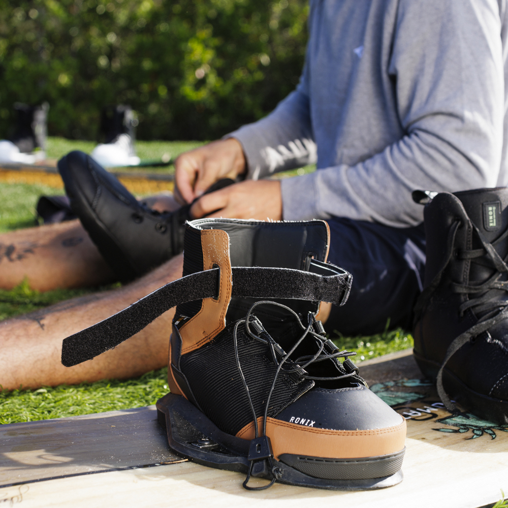 Ronix Diplomat Wakeboard-Set 148 cm mit Diplomat Bindungen 10