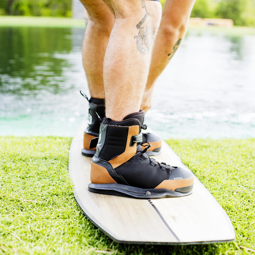 Ronix Diplomat Wakeboard-Set 153 cm mit Diplomat Bindungen 4