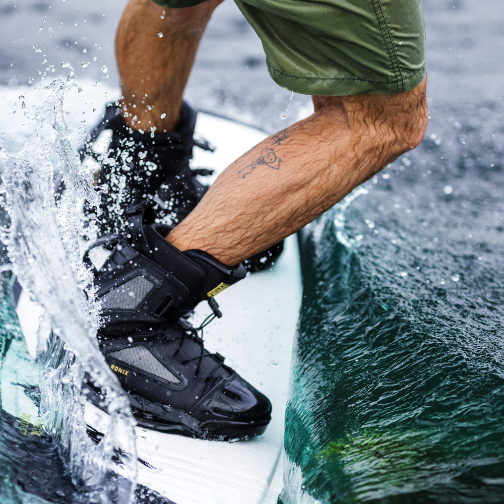 Ronix Kinetik Project EXP Wakeboard-Bindungen mit Walk Liner 6