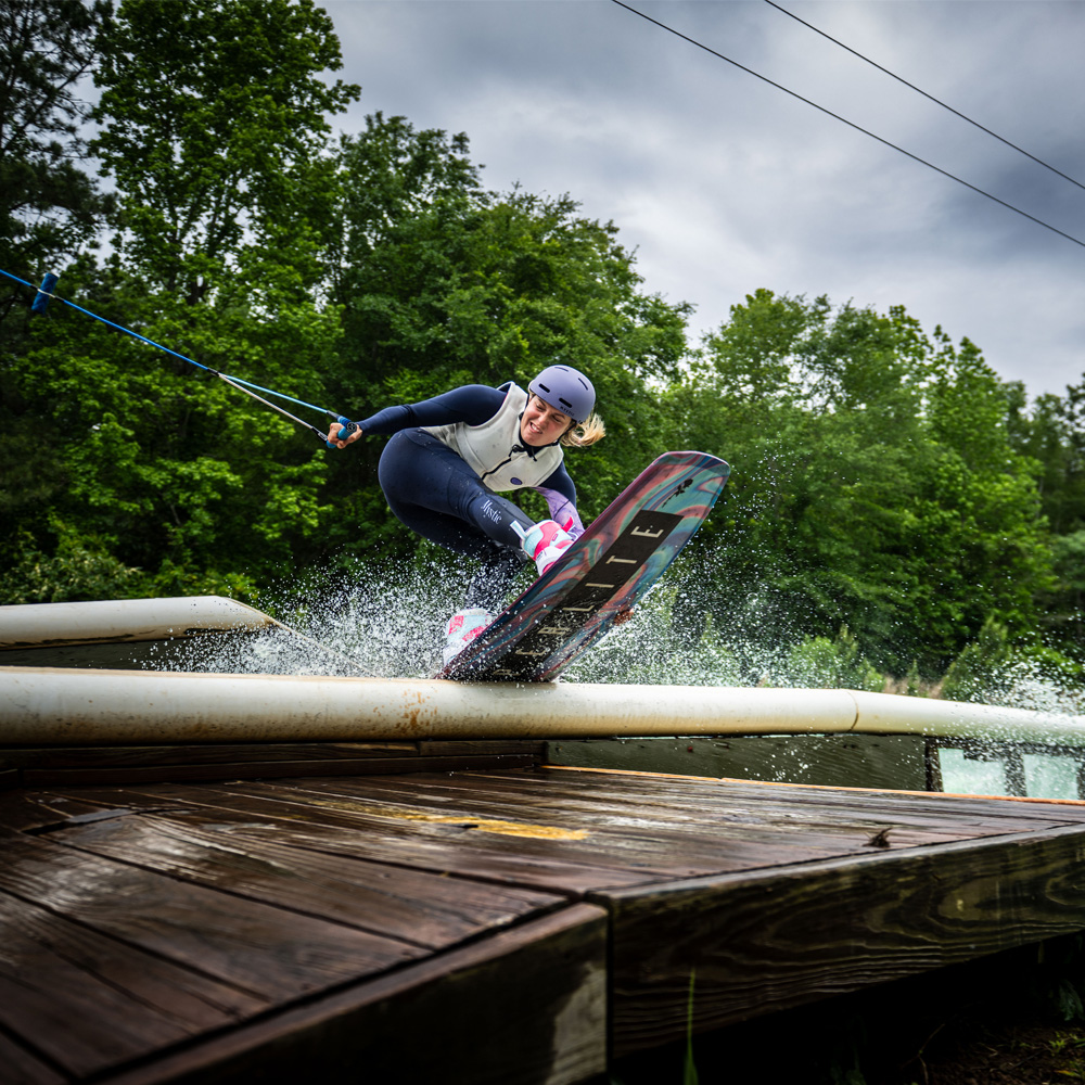 Hyperlite Aries Wakeboard 146 cm mit Zero2 Bindungen 14