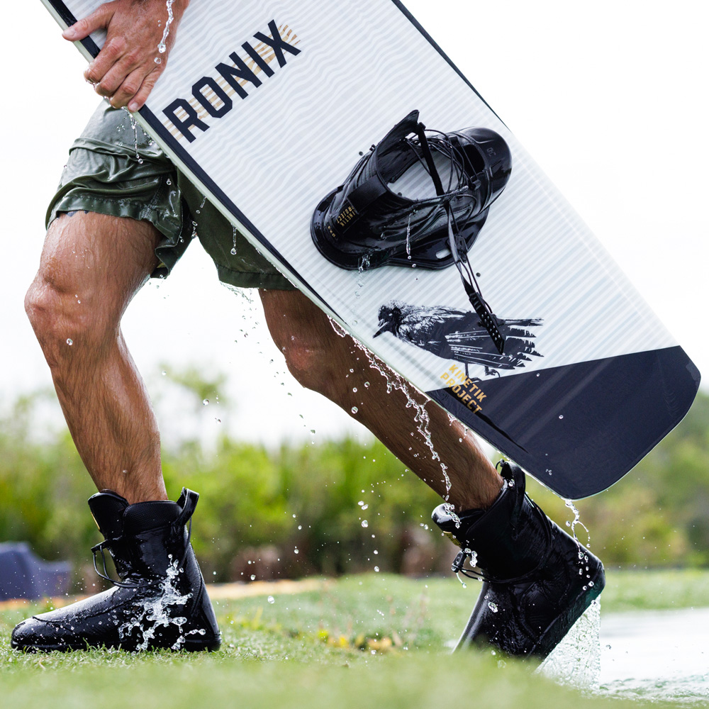 Ronix Kinetik Wakeboard-Set 144 cm mit Kinetik Bindungen 9