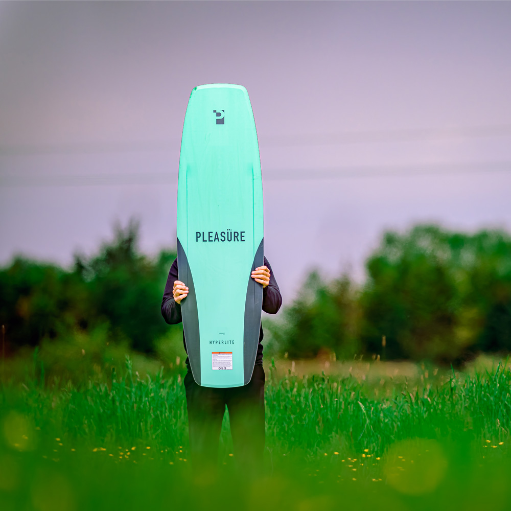 Hyperlite Pleasure Wakeboard 144 cm mit Zero2 Bindungen 10