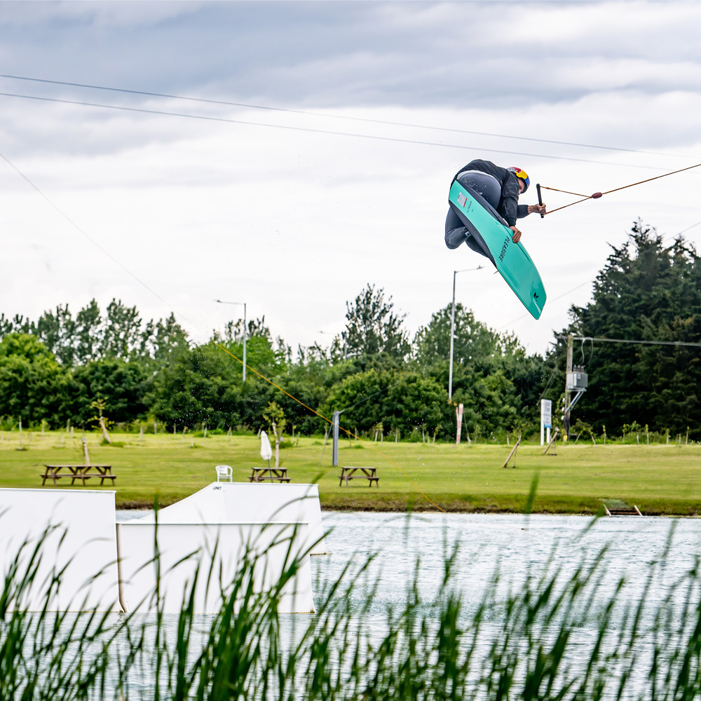 Hyperlite Pleasure Wakeboard 156 cm mit Zero2 Bindungen 13