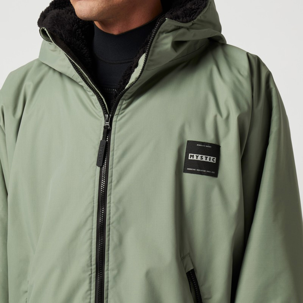 Mystic Entdecken Sie den grünen Poncho von Explore 7
