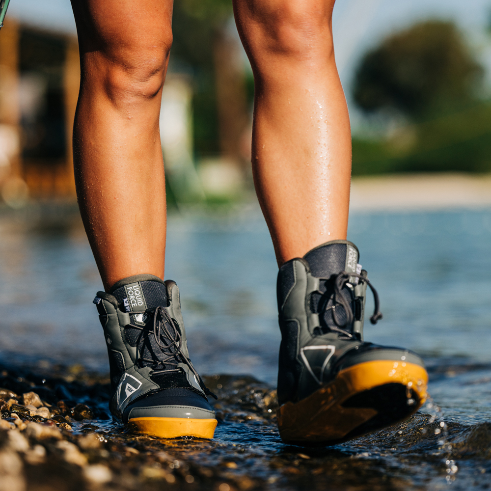 Liquid Force Paket Peak Wakeboard 151 cm mit Peak 4d Bindungen 12