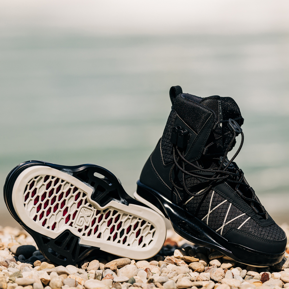 Liquid Force Tao Wakeboardset 145 cm mit Tao 6x Bindungen 10