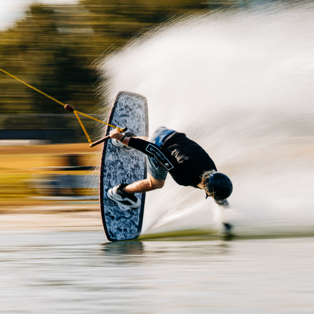 Liquid Force Apex Wakeboard-Set 139 cm mit Classic 6x Bindungen 11