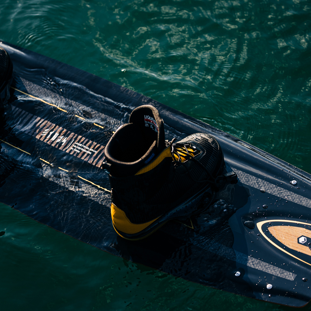 Liquid Force Ethos Wakeboard-Set 137 cm mit Vertex 6x Bindungen 15