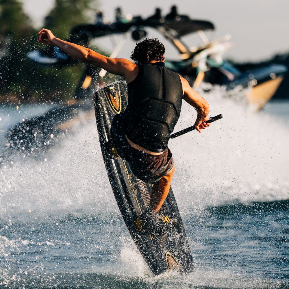 Liquid Force Ethos Wakeboard-Set 137 cm mit Vertex 6x Bindungen 16