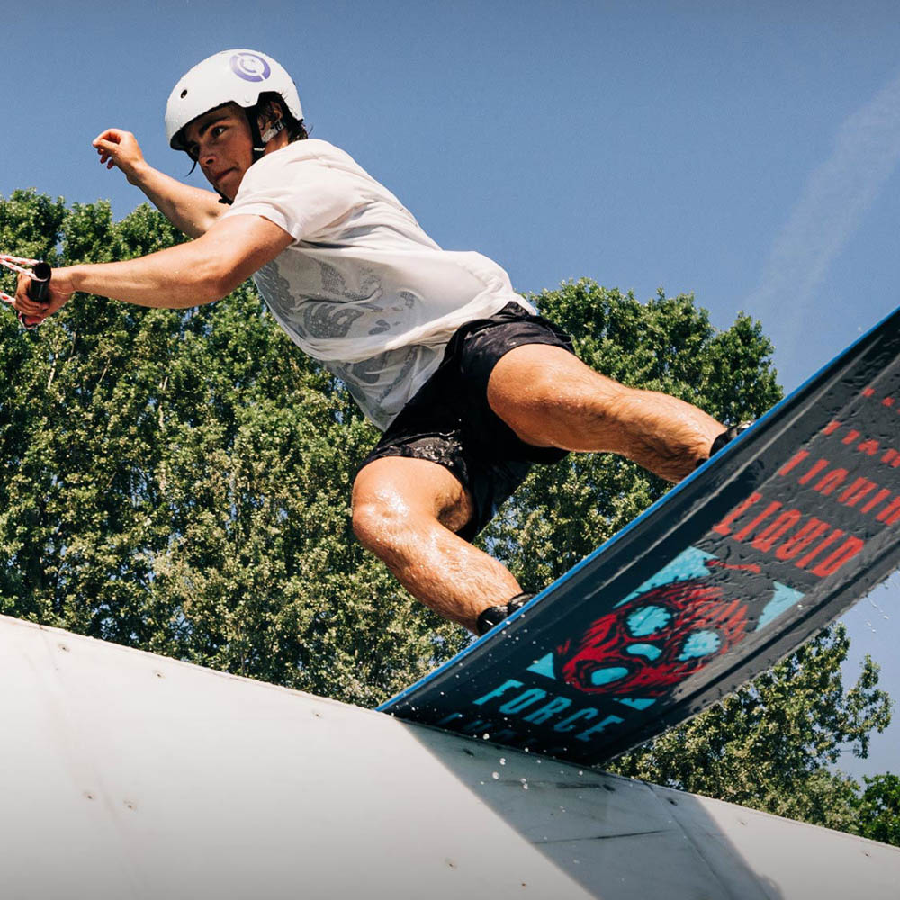 Liquid Force Apex 144 Wakeboard 3