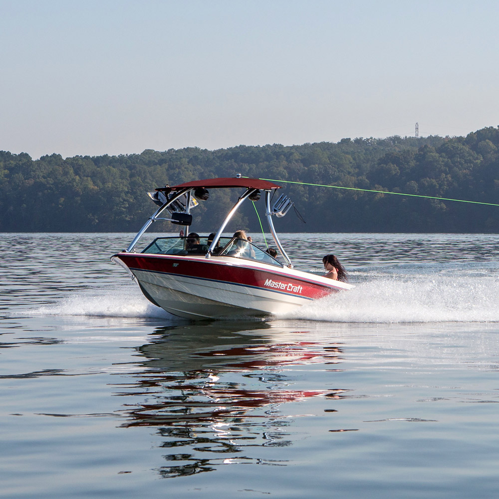 Monster MT2 über dem Top-Bimini rot 4