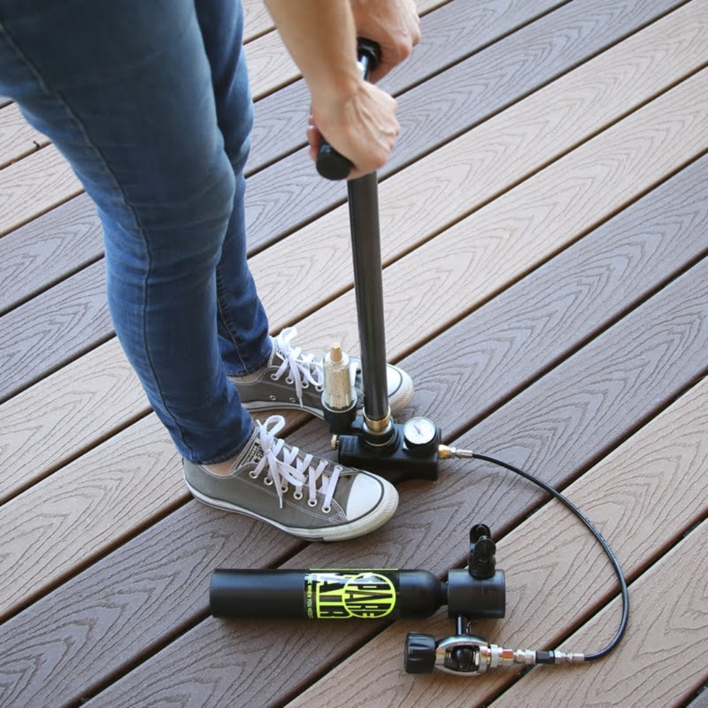SpareAir Nachfüllhandpumpe mit Adaptern 2