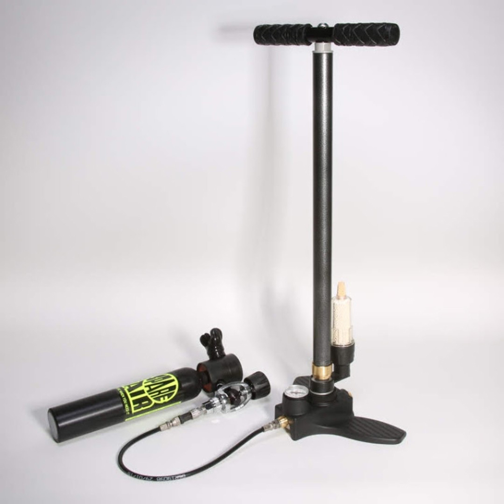 SpareAir Nachfüllhandpumpe mit Adaptern 3